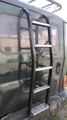 Лестница УАЗ Хантер к багажнику Вместо запаски с алюминиевыми ступеньками/ доступ на крышу, тюнинг и защита кузова
