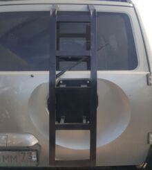 Лестница УАЗ Патриот вместо запаски усиленная/ доступ на крышу, тюнинг и защита кузова