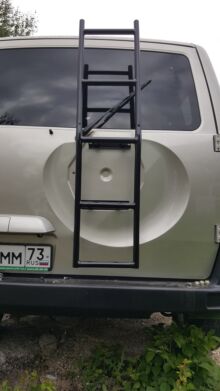 Лестница УАЗ Патриот Трубная/ доступ на крышу, тюнинг и защита кузова