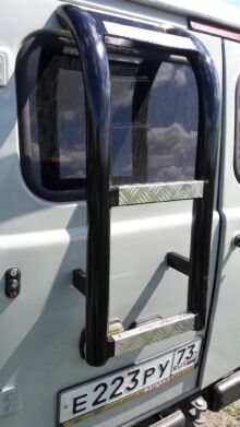 Лестница УАЗ 452 Буханка к багажнику, крепление над номером/ доступ на крышу, тюнинг и защита кузова
